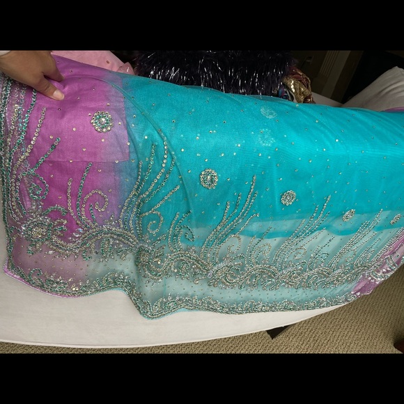 Glamorous Net Sari - Picture 4 of 6